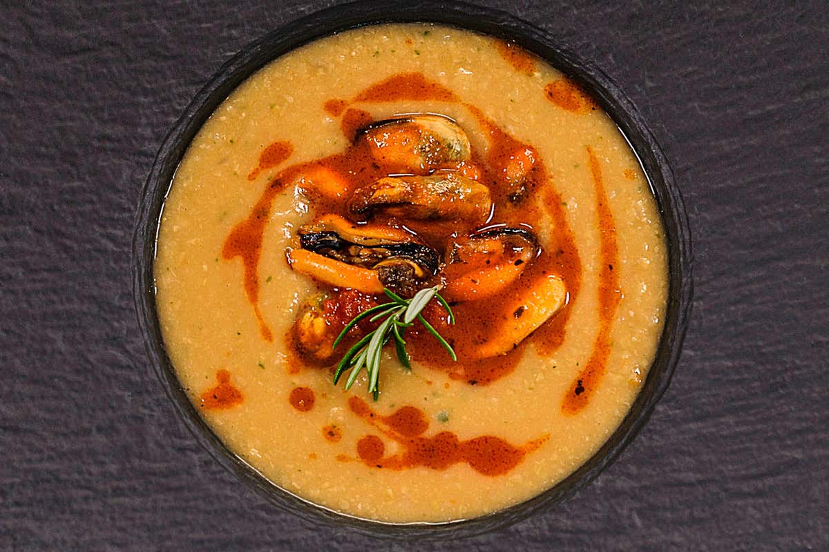 Crema di ceci con Cozze di Scardovari Dop in umido dello chef Marcello Leoni Quando la cozza è Dop arriva in cucina